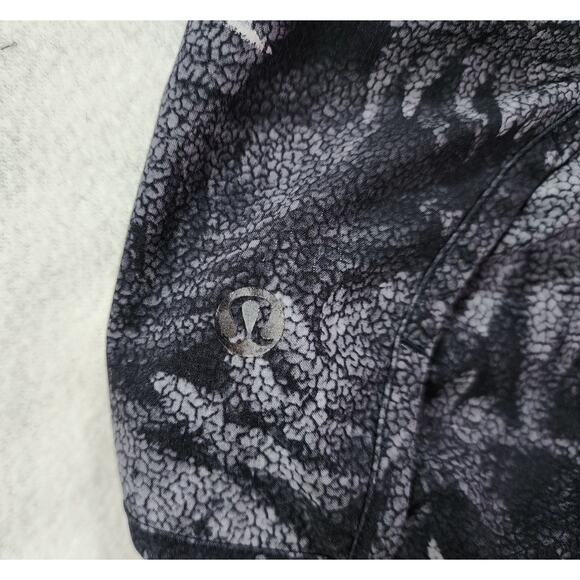 Lululemon Speed Up Shorts Size 8 Low Rise 2.5" Fleur De Leaf Black Multi Print - Picture 3 of 4